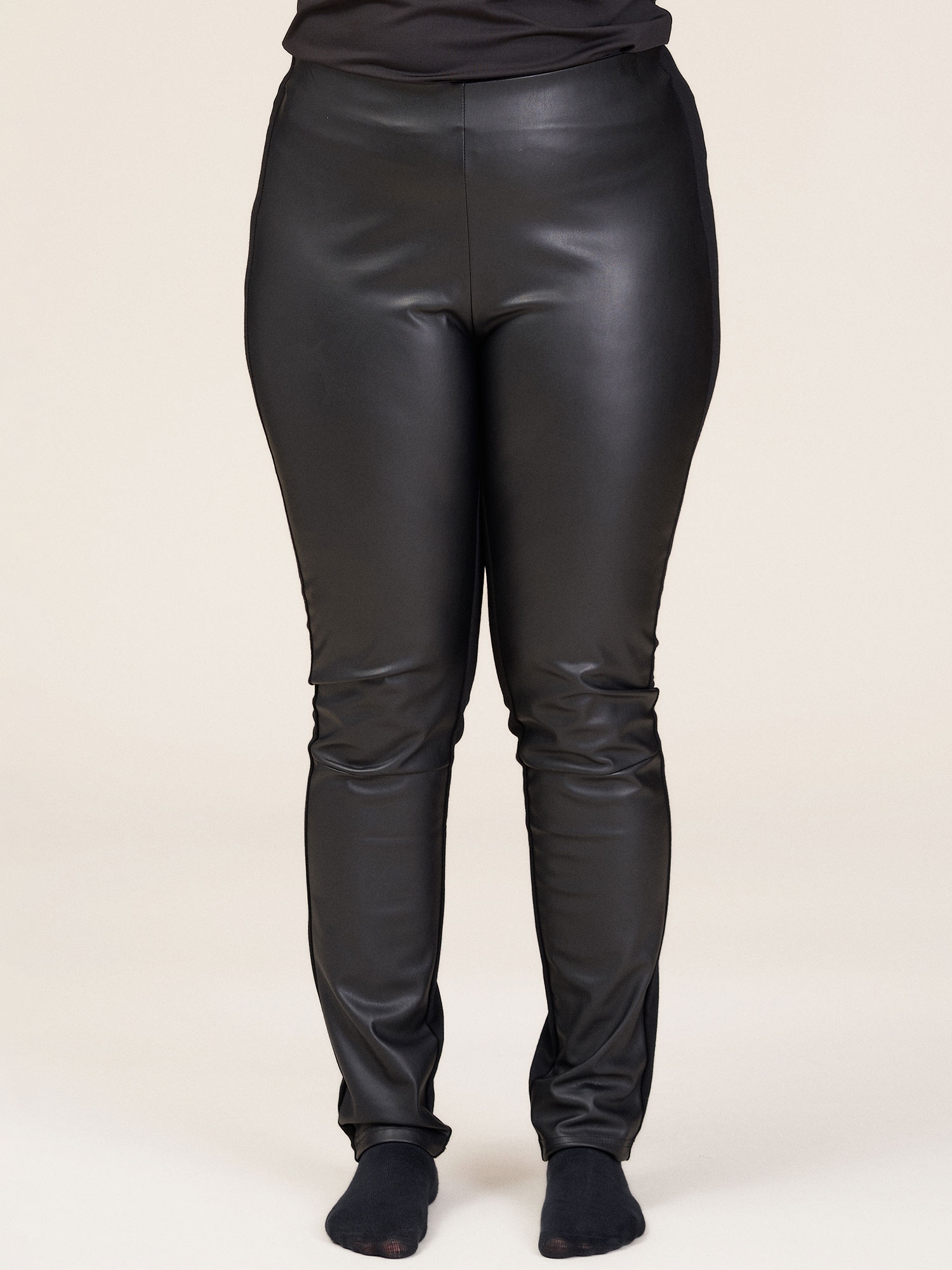 SARA  - Plus Size Byxor fra Studio