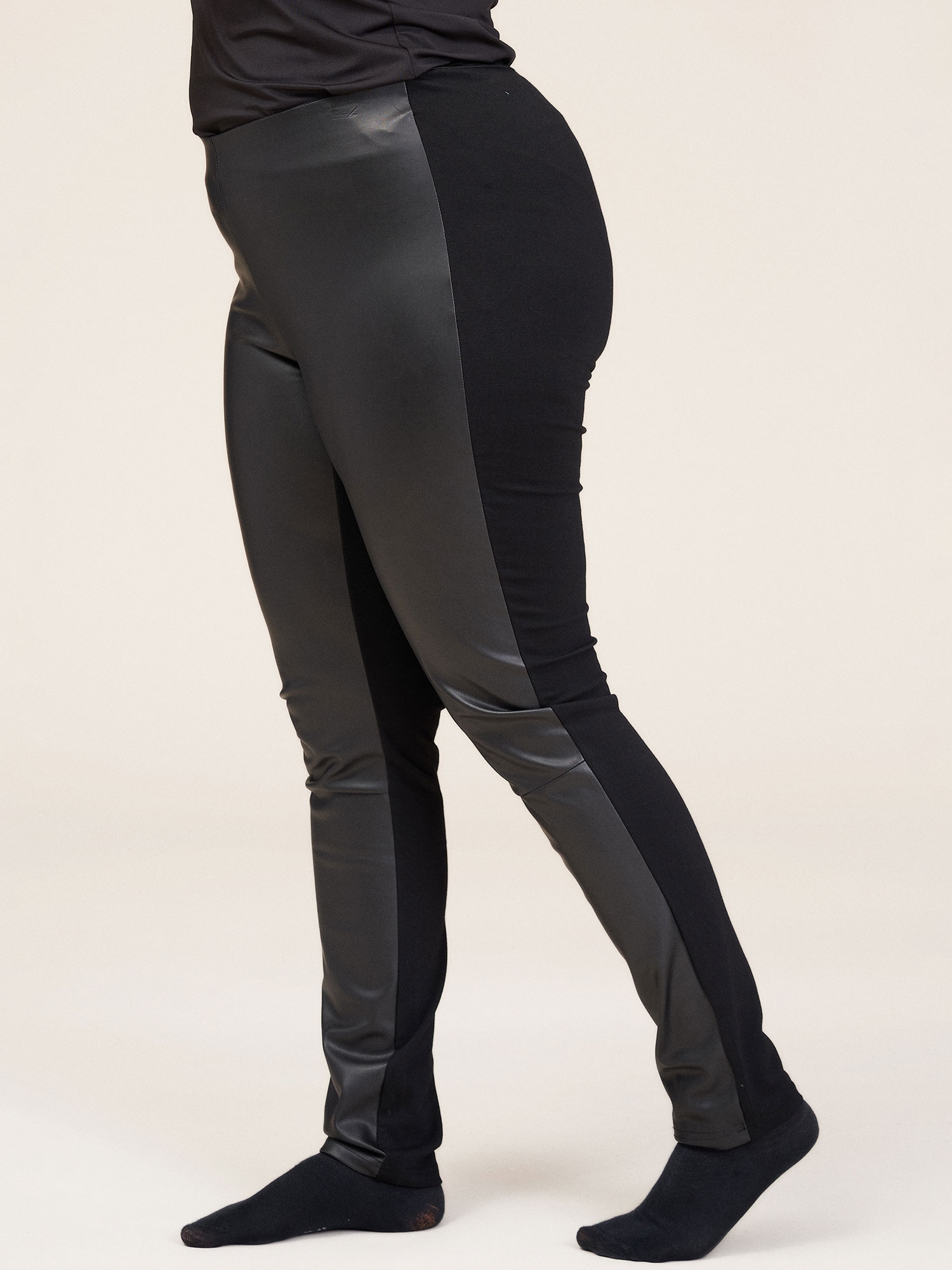 SARA  - Plus Size Byxor fra Studio