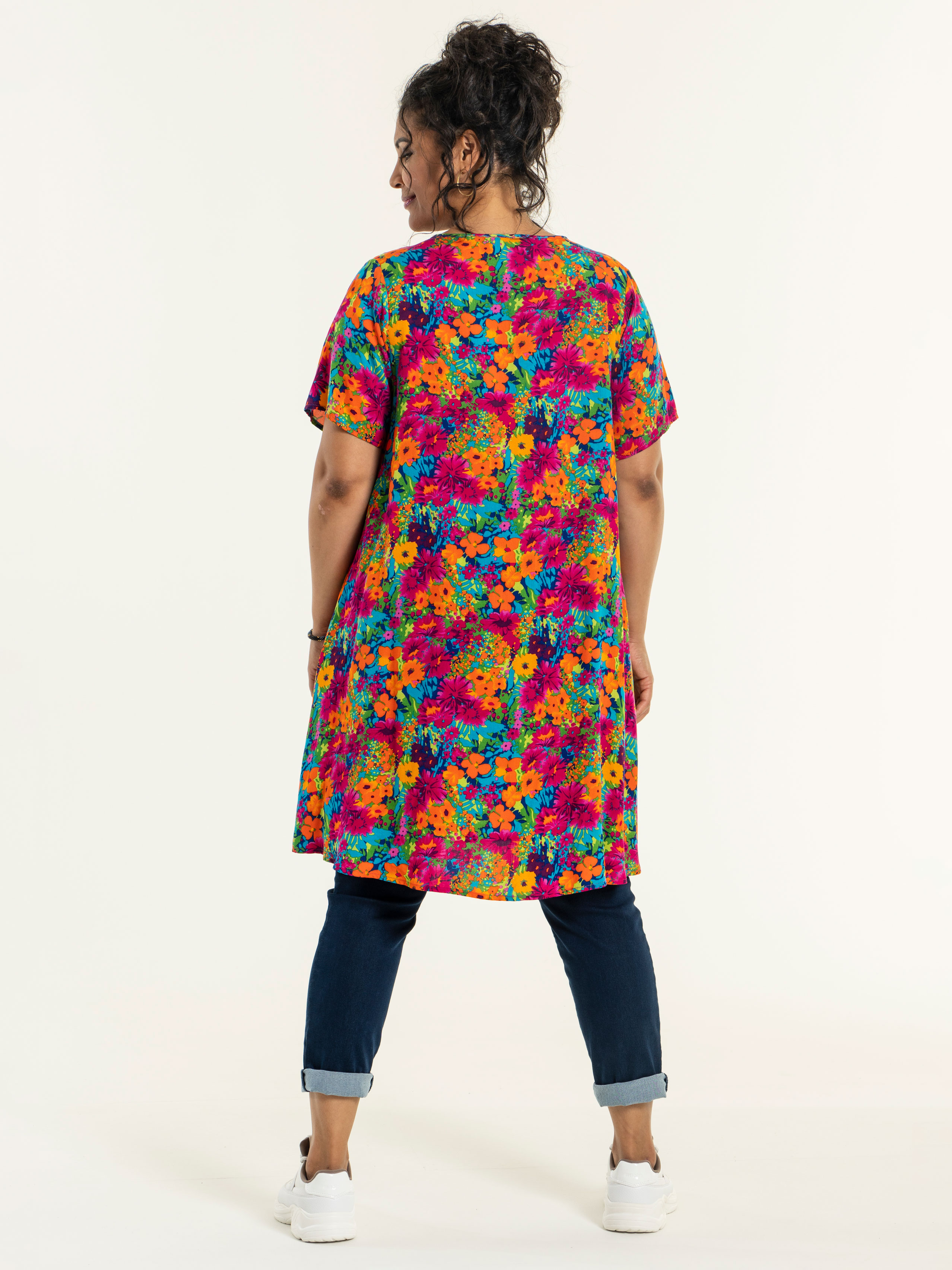 BIRGITTE  - Plus Size Klänning fra Studio