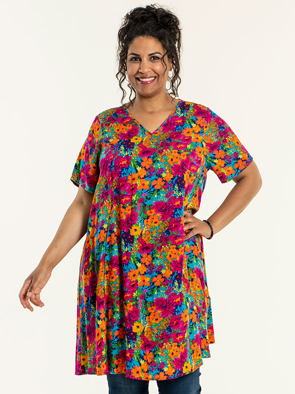 BIRGITTE  - Plus Size Klänning fra Studio