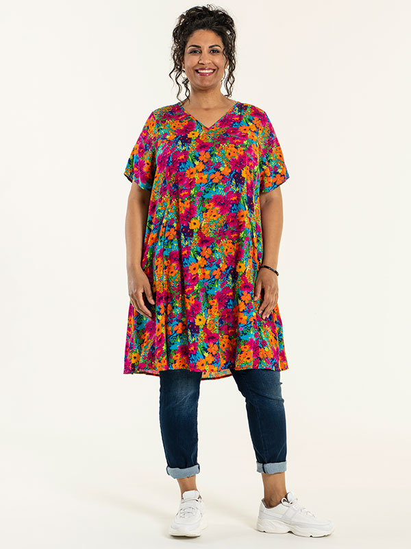 BIRGITTE  - Plus Size Klänning fra Studio