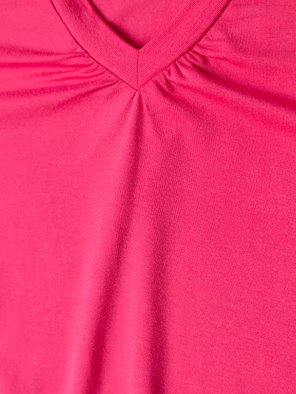 LYKKE - Rosa t-shirt i viskosjersey med v-ringning fra Studio