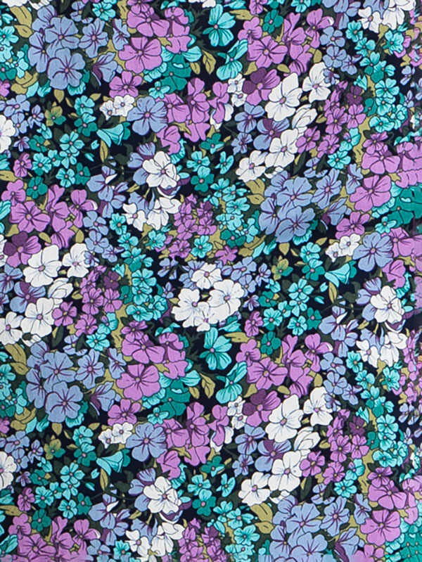 GRO - Svart blus med blommönster fra Studio