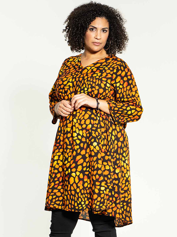 BIRGITTE  - Plus Size Klänning fra Studio