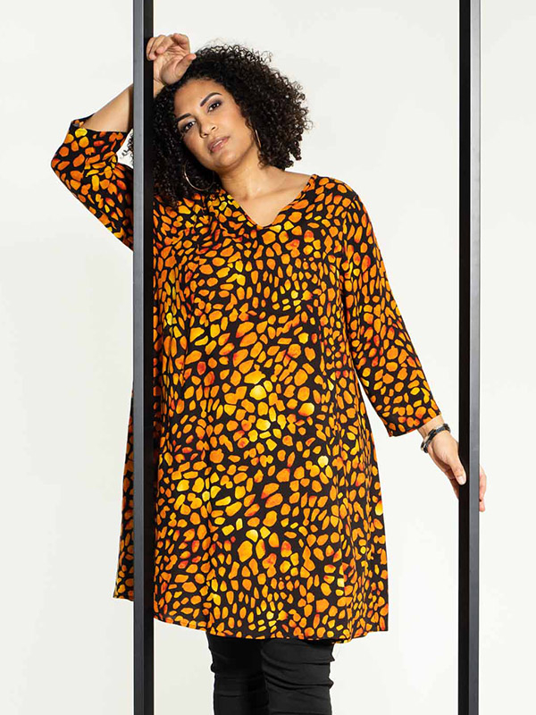 BIRGITTE  - Plus Size Klänning fra Studio