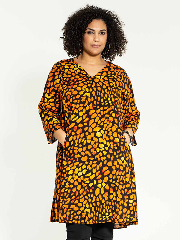 BIRGITTE  - Plus Size Klänning fra Studio