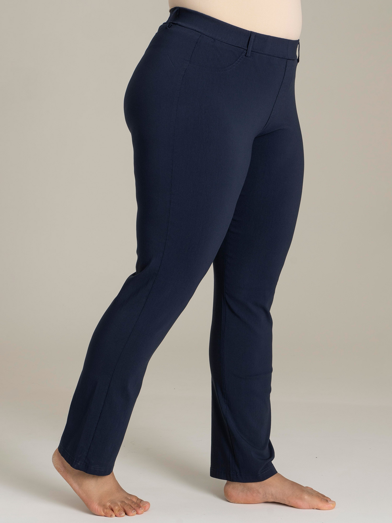 Mörkblå byxor med breda ben och stretch fra Sandgaard