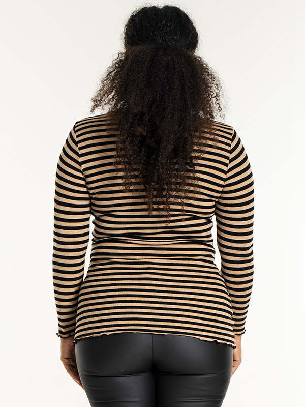 RIB - Plus Size Blus fra Sandgaard