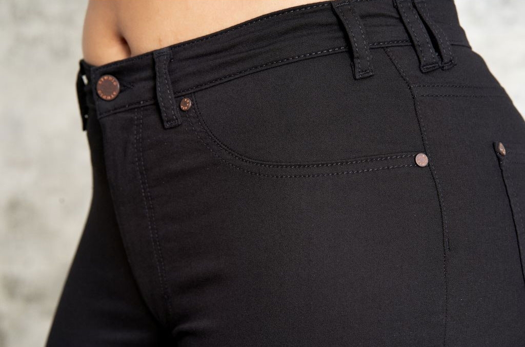 Carmen - Powerstretch Jeans Med Kort Benlängd fra Studio