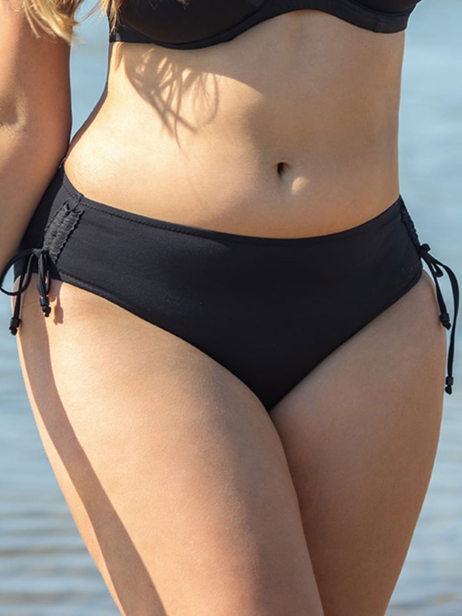 Svart bikini trosa i stora storlekar fra Plaisir