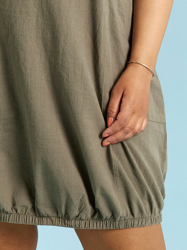 AMIN - Plus Size Klänning fra Zhenzi
