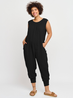 BELLEA - Svart byxdress i crepe viskos