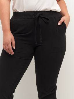 NANA  - Plus Size Byxor från Kaffe Curve