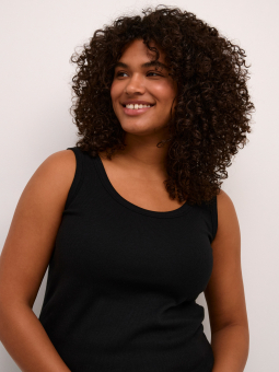 CARINA  - Plus Size Top från Kaffe Curve