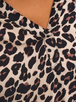 Kaffe Curve MIRTA - Viskose bluse med leo print