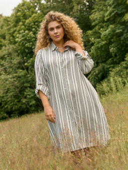KCMILLE - Plus Size Klänning från Kaffe Curve