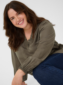 KCMILIA - Plus Size Blus från Kaffe Curve