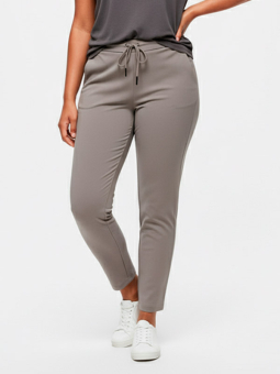 CARGOLDTRASH - Plus Size Byxor från Only Carmakoma