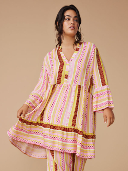 Only Carmakoma MARRAKESH - Viskosklänning med rosa och gult mönster