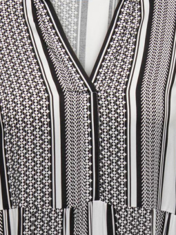 Only Carmakoma MARRAKESH  - Lång viskosklänning i vitt och svart mönster