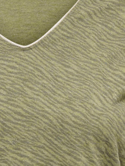 Only Carmakoma NILA - Grön T-shirt med guld detaljer