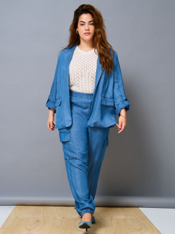 CARCHARIS - Plus Size Byxor från Only Carmakoma