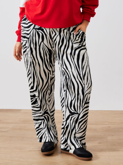 CARYAVA - Plus Size Byxor från Only Carmakoma