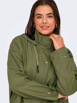 CARLILI - Plus Size Regnjacka från Only Carmakoma