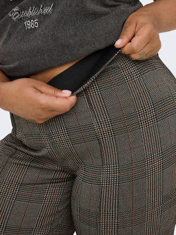 CARFINE - Plus Size Byxor från Only Carmakoma