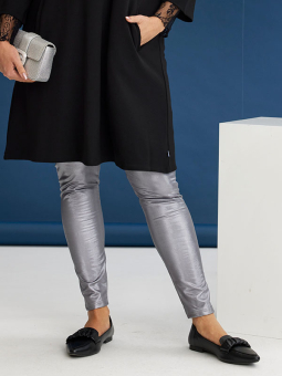 DEVI - Plus Size Leggings från Zhenzi