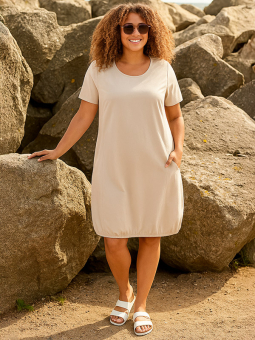 AMIN - Plus Size Klänning från Zhenzi