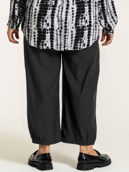 CLARA - Plus Size Byxor från Gozzip