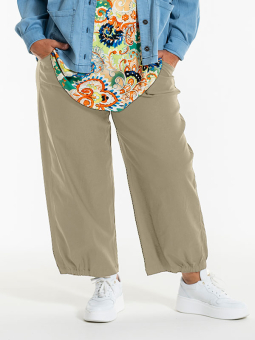 CLARA - Plus Size Byxor från Gozzip