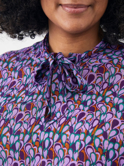 DAGNY - Plus Size Blus från Adia