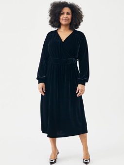 Plus Size Klänning från Adia