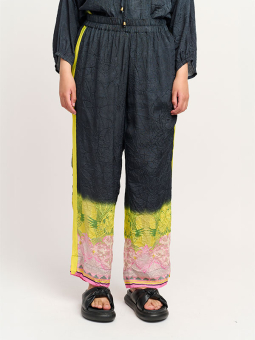 Plus Size Byxor från Adia