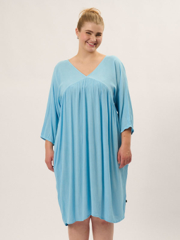 PANNIE - Plus Size Klänning från Adia