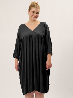 Plus Size Klänning från Adia