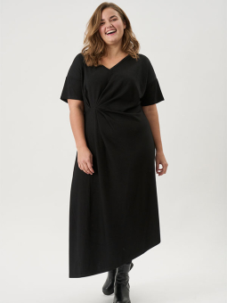 ADROSA - Plus Size Klänning från Adia