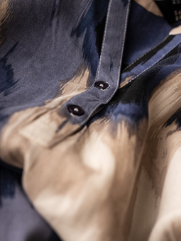 ADVERA - Plus Size Blus från Adia