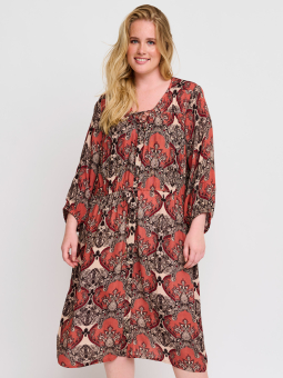 Plus Size Klänning från Adia