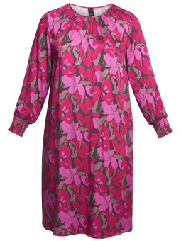 Plus Size Klänning från Adia