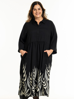ANN-LOUISE - Plus Size Klänning från Gozzip