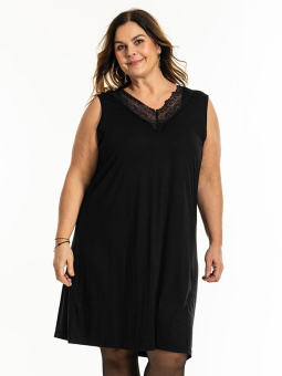 GEOGINA - Plus Size Klänning från Gozzip