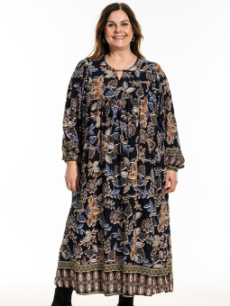 BETINE - Plus Size Klänning från Gozzip