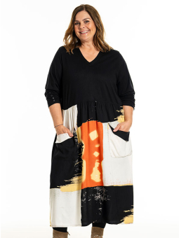ILLONA - Plus Size Klänning från Gozzip
