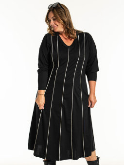 JO - Plus Size Klänning från Gozzip