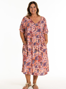 KARNELIA - Plus Size Klänning från Gozzip