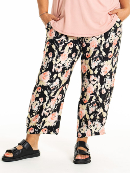 GILA - Plus Size Byxor från Gozzip