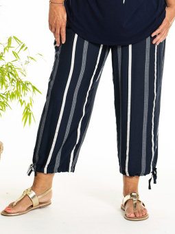 AUGUSTA - Plus Size Byxor från Gozzip